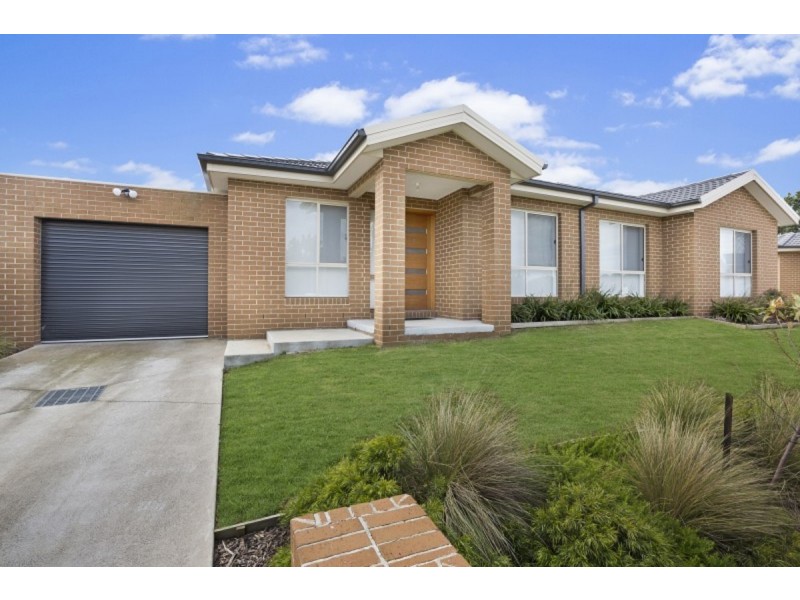 1/16 Phelan Drive, Cranbourne North VIC 3977