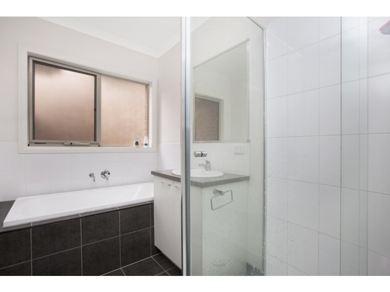 1/16 Phelan Drive, Cranbourne North VIC 3977
