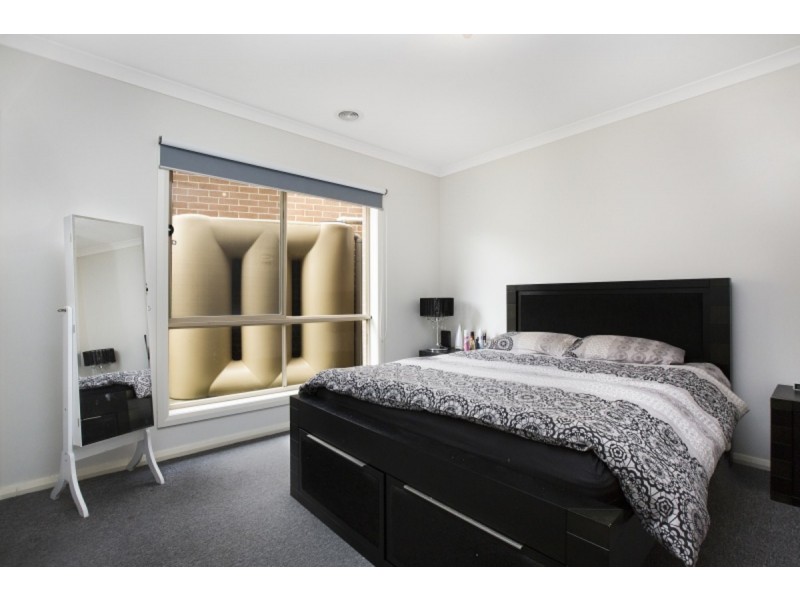 1/16 Phelan Drive, Cranbourne North VIC 3977