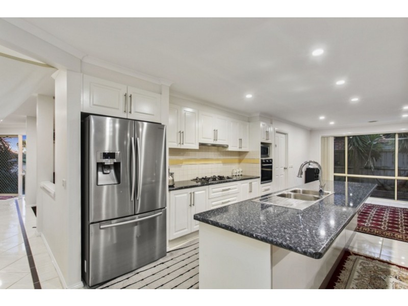 4 St Cloud Court, Cranbourne North VIC 3977