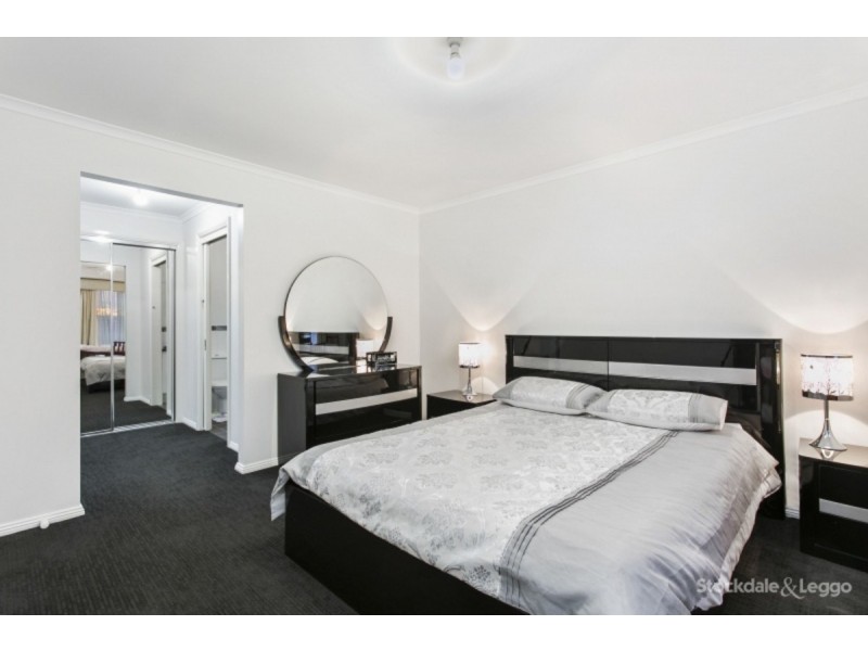 4 St Cloud Court, Cranbourne North VIC 3977