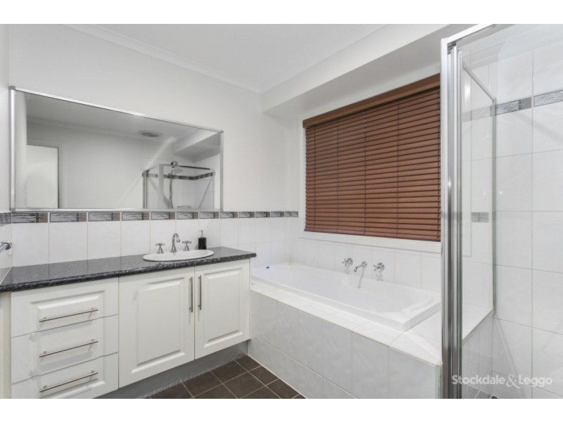 4 St Cloud Court, Cranbourne North VIC 3977