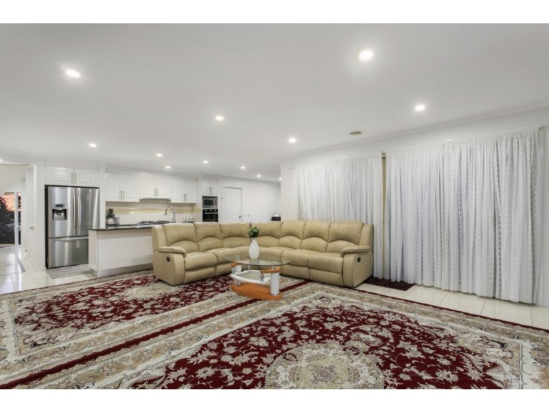 4 St Cloud Court, Cranbourne North VIC 3977