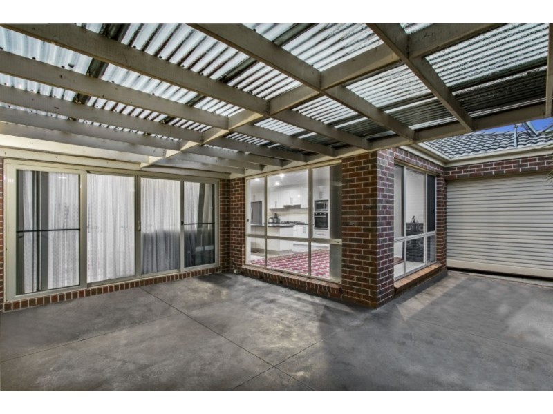 4 St Cloud Court, Cranbourne North VIC 3977