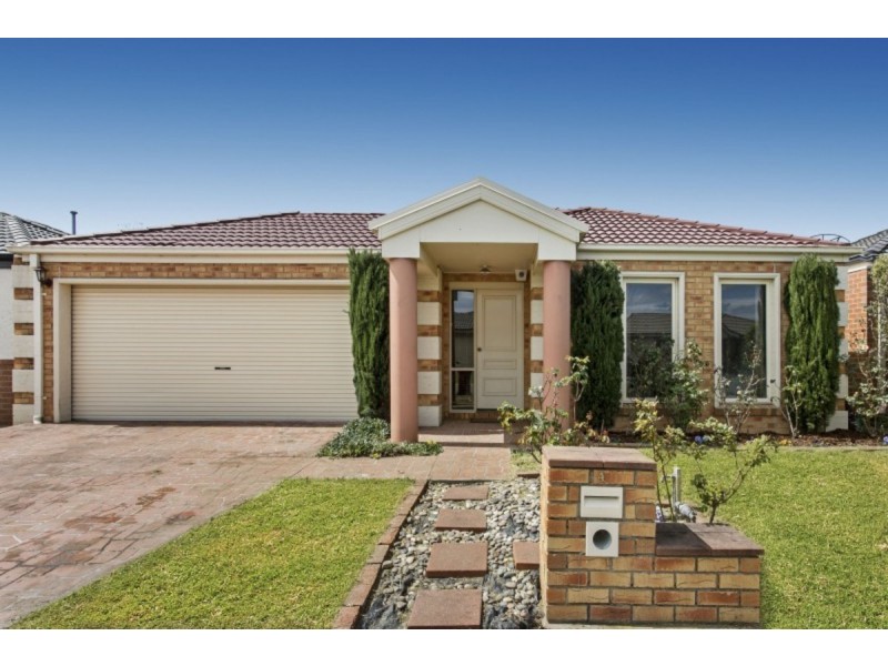4 Reynard Place, Cranbourne East VIC 3977