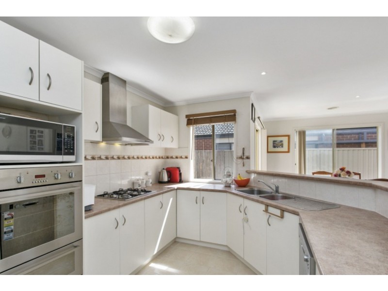 4 Reynard Place, Cranbourne East VIC 3977