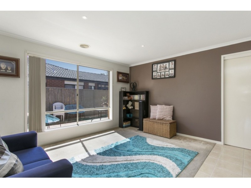 4 Reynard Place, Cranbourne East VIC 3977