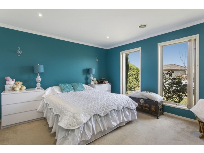 4 Reynard Place, Cranbourne East VIC 3977