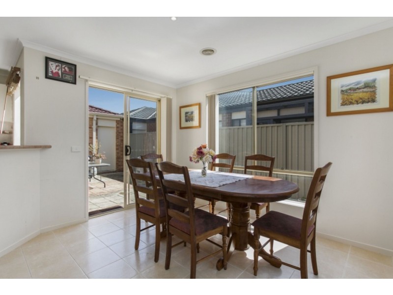 4 Reynard Place, Cranbourne East VIC 3977