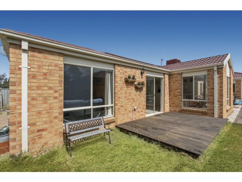 4 Reynard Place, Cranbourne East VIC 3977