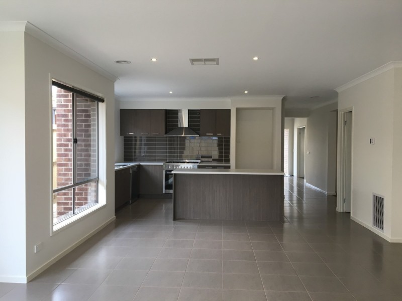 50 Clydevale Avenue, Clyde North VIC 3978