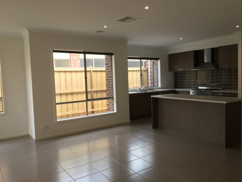 50 Clydevale Avenue, Clyde North VIC 3978