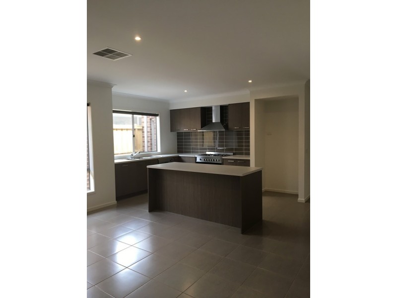 50 Clydevale Avenue, Clyde North VIC 3978