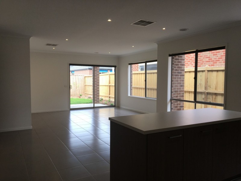 50 Clydevale Avenue, Clyde North VIC 3978