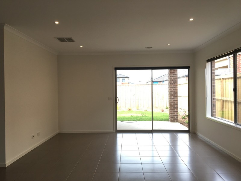 50 Clydevale Avenue, Clyde North VIC 3978