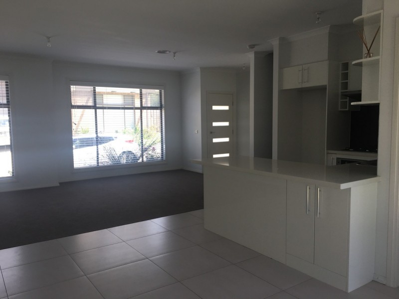 10/10-12 Innes Court, Berwick VIC 3806