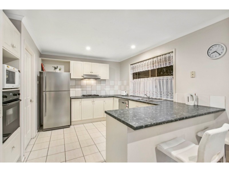 24 Kenton Walk, Narre Warren South VIC 3805