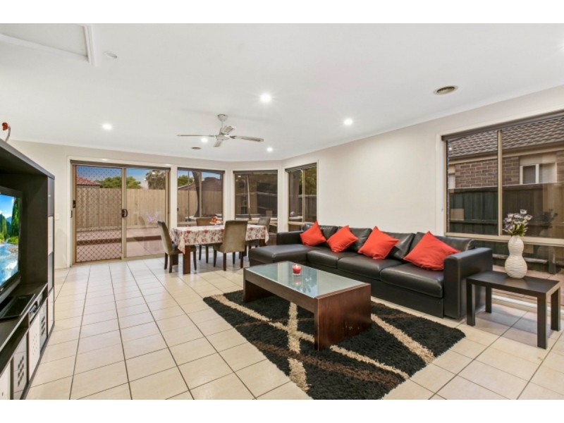 24 Kenton Walk, Narre Warren South VIC 3805