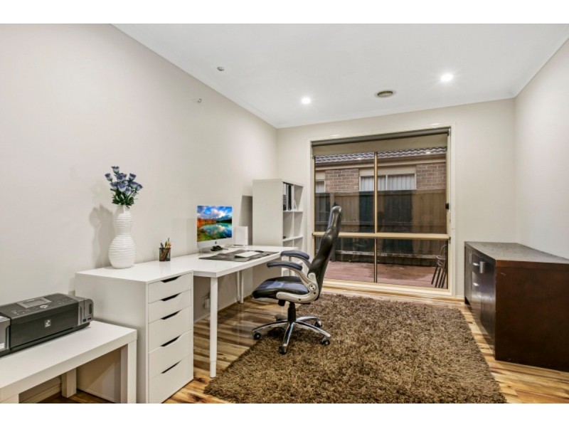 24 Kenton Walk, Narre Warren South VIC 3805