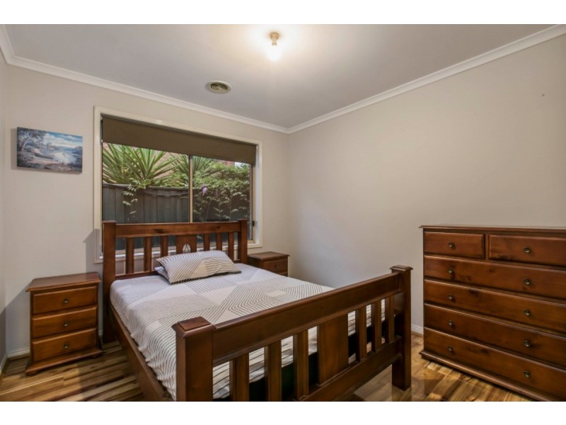 24 Kenton Walk, Narre Warren South VIC 3805