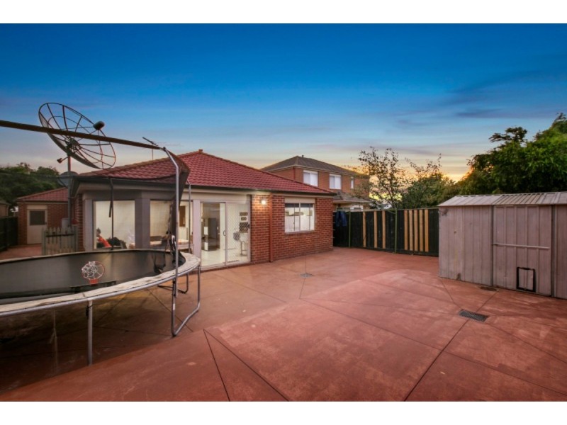 24 Kenton Walk, Narre Warren South VIC 3805