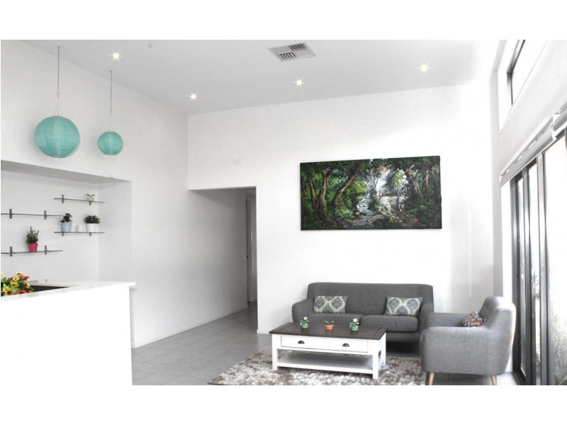 18 Hill Farm Drive, Clyde VIC 3978