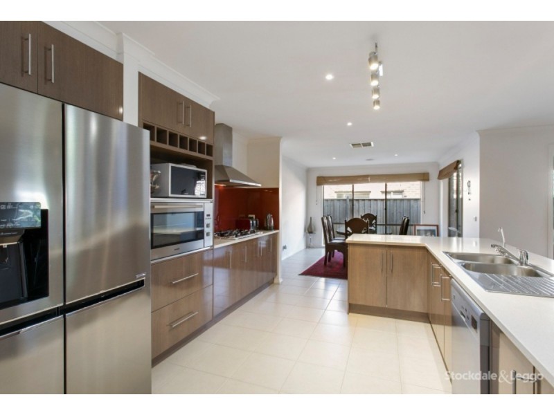 19 Armstrong Street, Cranbourne East VIC 3977