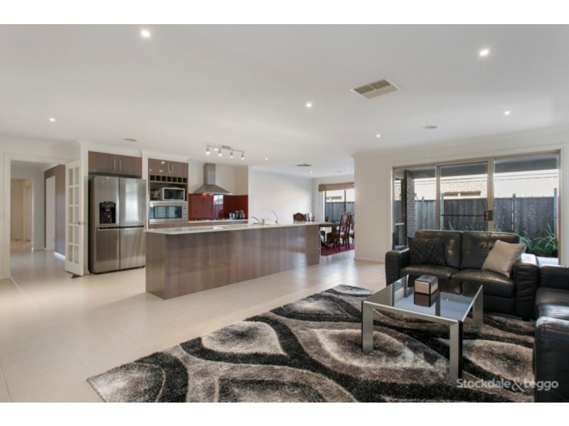 19 Armstrong Street, Cranbourne East VIC 3977