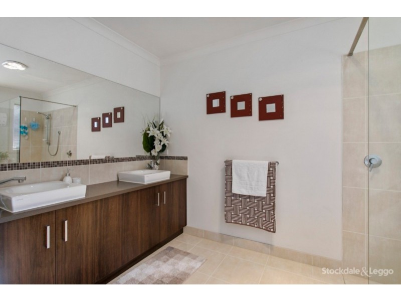 19 Armstrong Street, Cranbourne East VIC 3977
