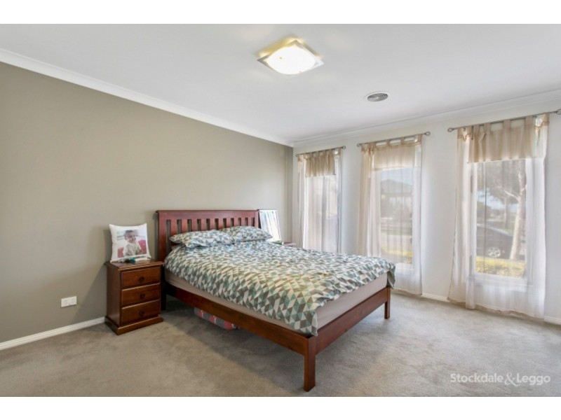 19 Armstrong Street, Cranbourne East VIC 3977