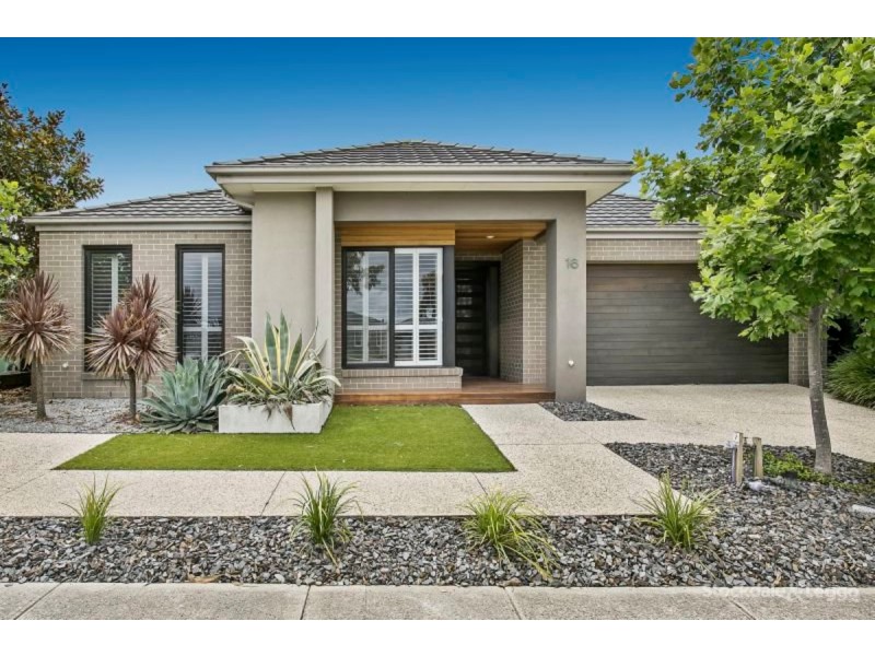 16 Mountainview Boulevard, Cranbourne North VIC 3977