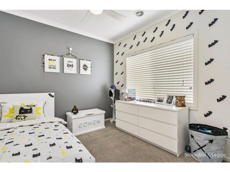 16 Mountainview Boulevard, Cranbourne North VIC 3977