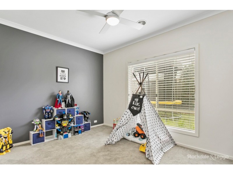 16 Mountainview Boulevard, Cranbourne North VIC 3977