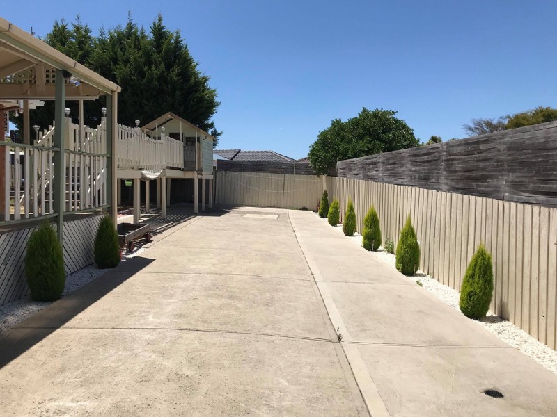 5 Fernshaw Gardens, Hallam VIC 3803