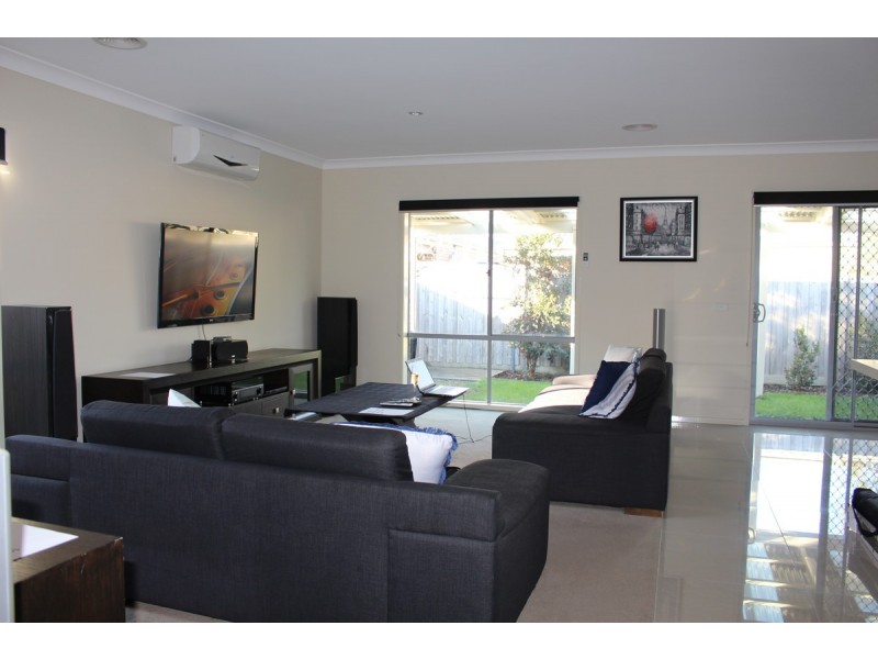 13 Paxford Drive, Cranbourne North VIC 3977