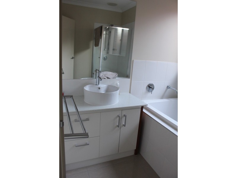 13 Paxford Drive, Cranbourne North VIC 3977