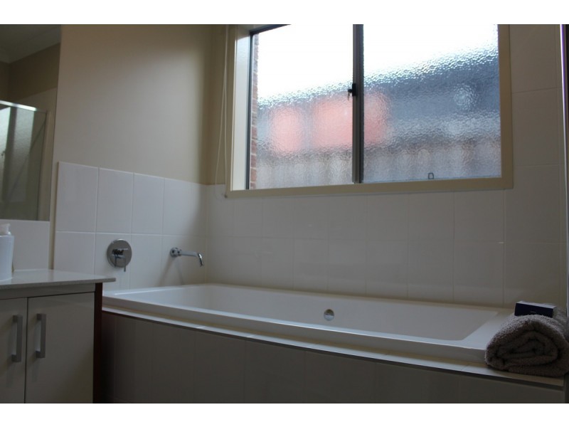 13 Paxford Drive, Cranbourne North VIC 3977