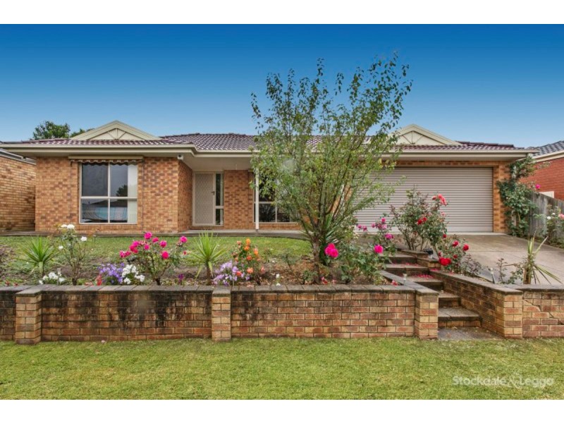 30 Manatoka Crescent, Hampton Park VIC 3976