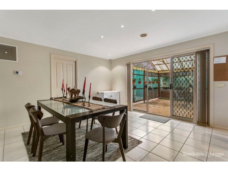 30 Manatoka Crescent, Hampton Park VIC 3976