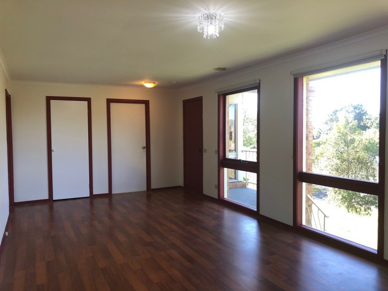 6 Axedale Crescent, Endeavour Hills VIC 3802