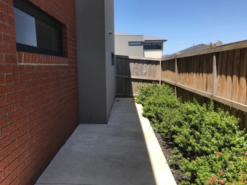 37 Brightside Drive, Clyde North VIC 3978