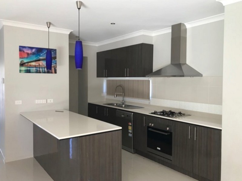 37 Brightstone Drive, Clyde North VIC 3978