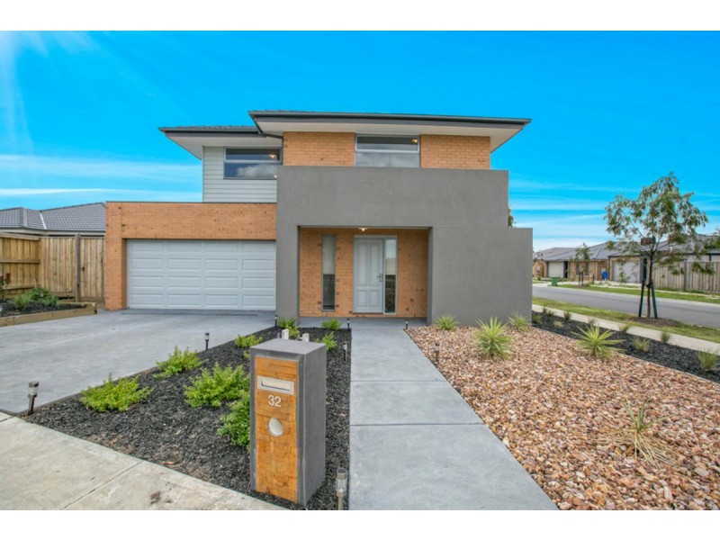 32 Pyrenees Road, Clyde VIC 3978