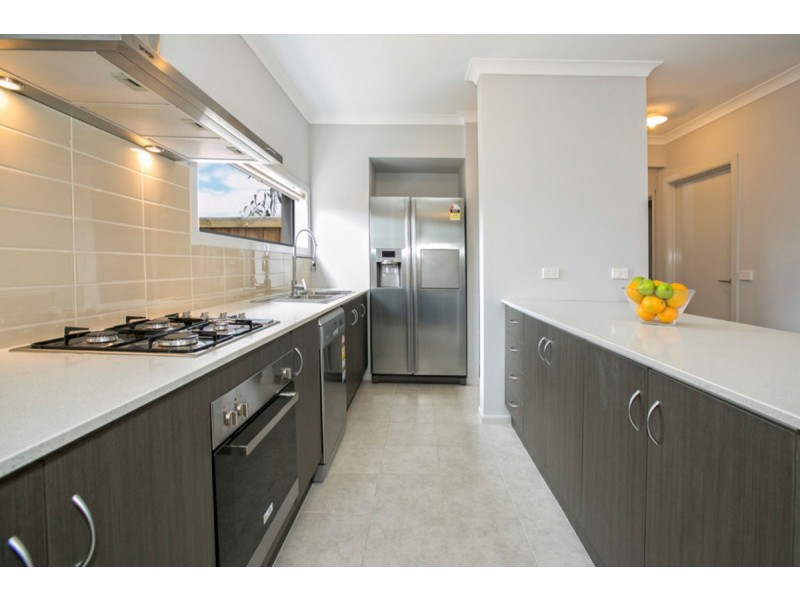 32 Pyrenees Road, Clyde VIC 3978