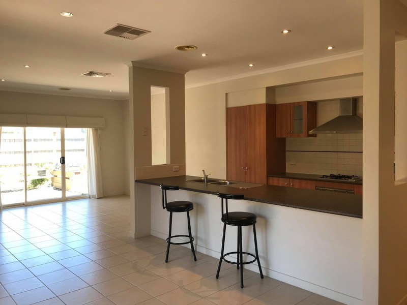 39 Golden Grove Drive, Narre Warren South VIC 3805