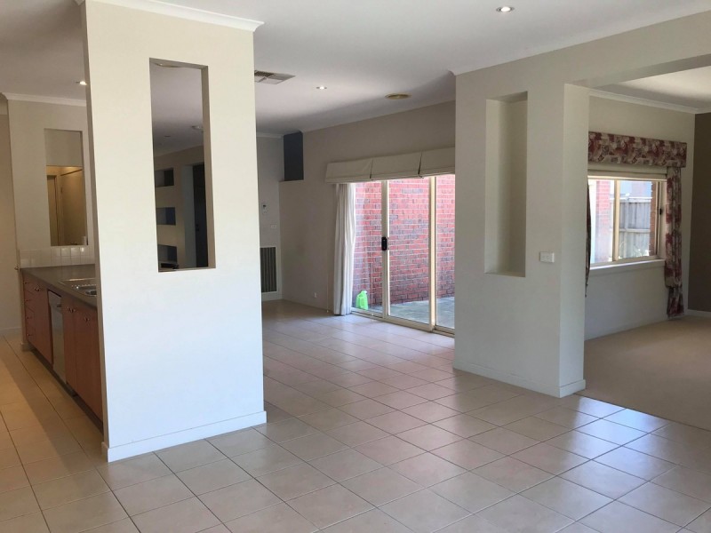 39 Golden Grove Drive, Narre Warren South VIC 3805