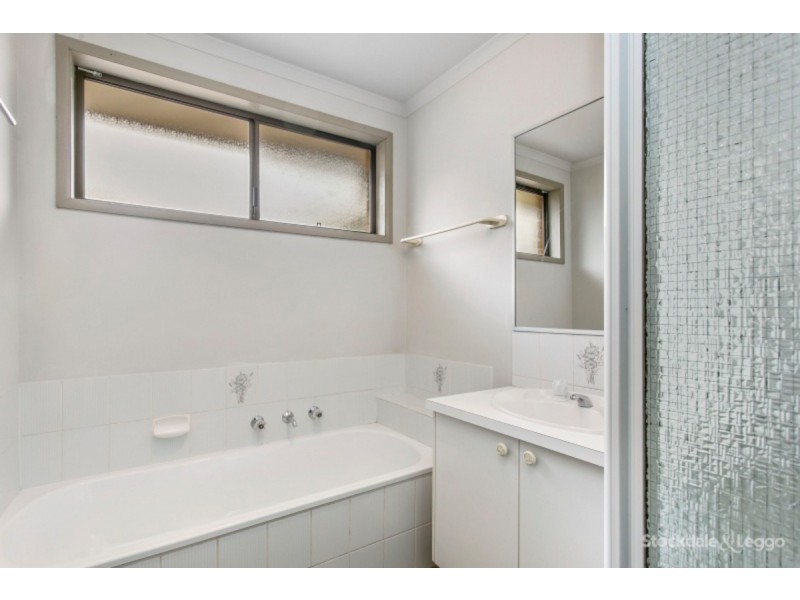 1/11 Bluegum Court, Narre Warren VIC 3805