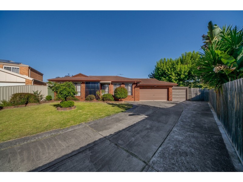 16 Lobelia Court, Cranbourne North VIC 3977