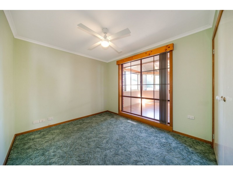 16 Lobelia Court, Cranbourne North VIC 3977