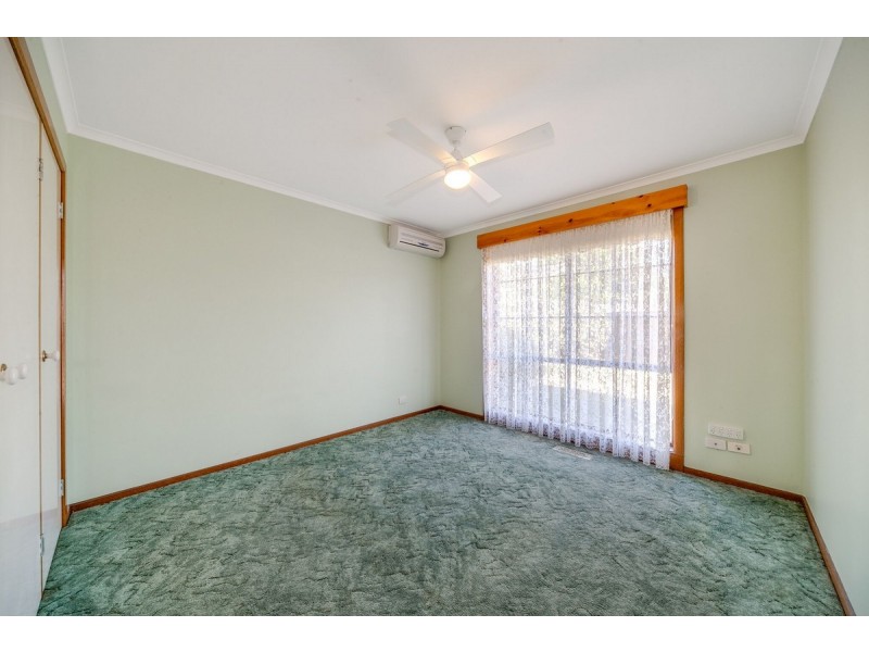 16 Lobelia Court, Cranbourne North VIC 3977